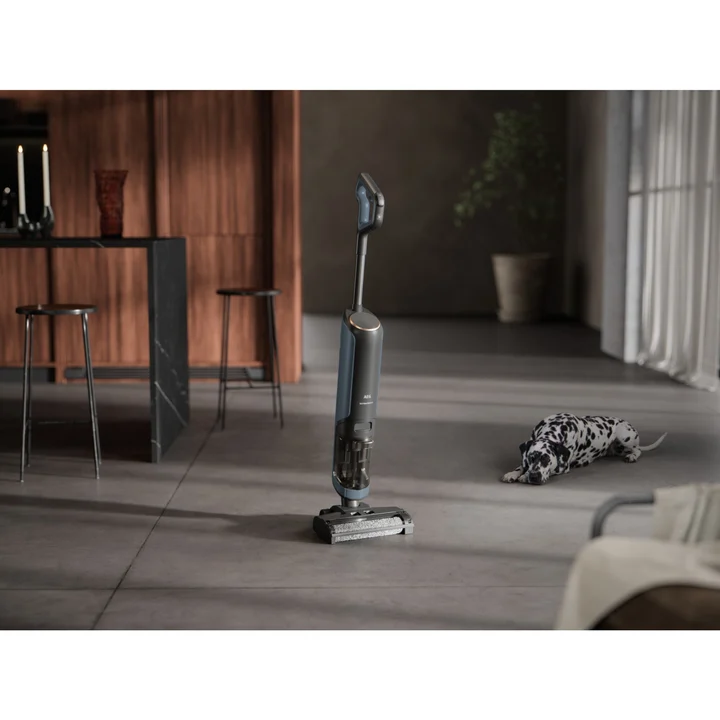 AEG AW81U3DB Akkustaubsauger Wet & Dry mit Selbstreinigung