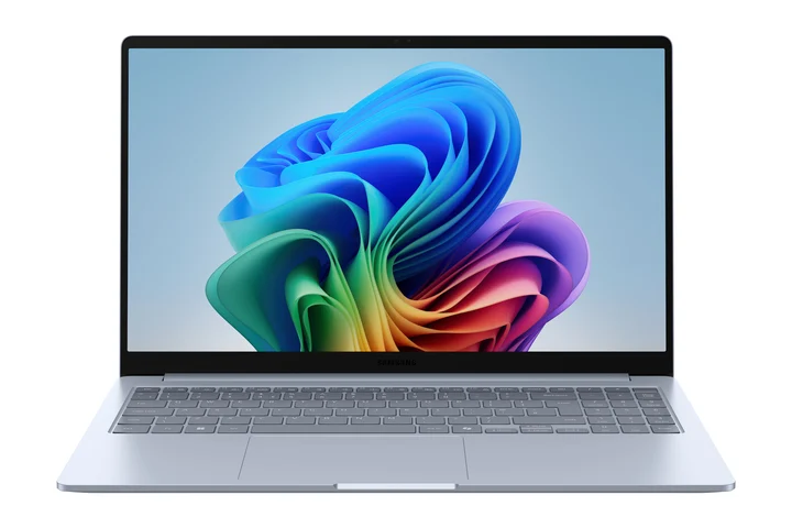 Samsung - Galaxy Book4 Edge 15.6", Snapdragon X Plus - X1P-42-100, 16GB RAM, 256GB Flash, DE (NP750XQA-KB1DE)
