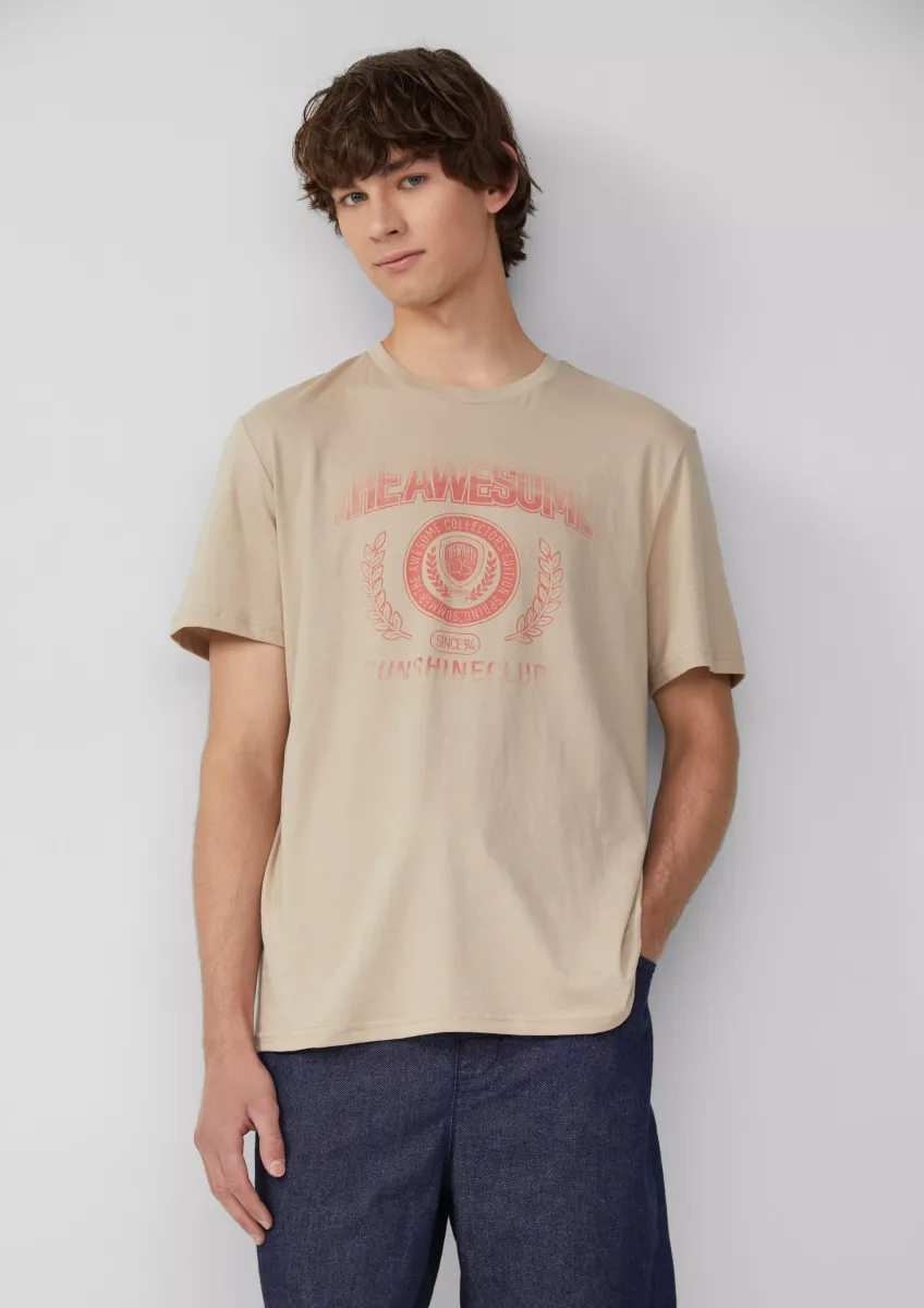 Basic T-Shirt mit platziertem Druck
