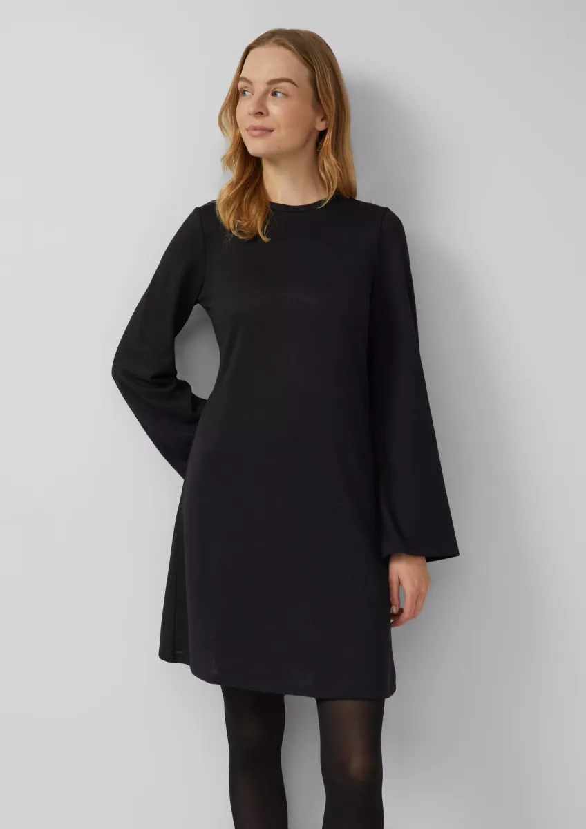 Bequemes Strickkleid mit leicht ausgestelltem Saum