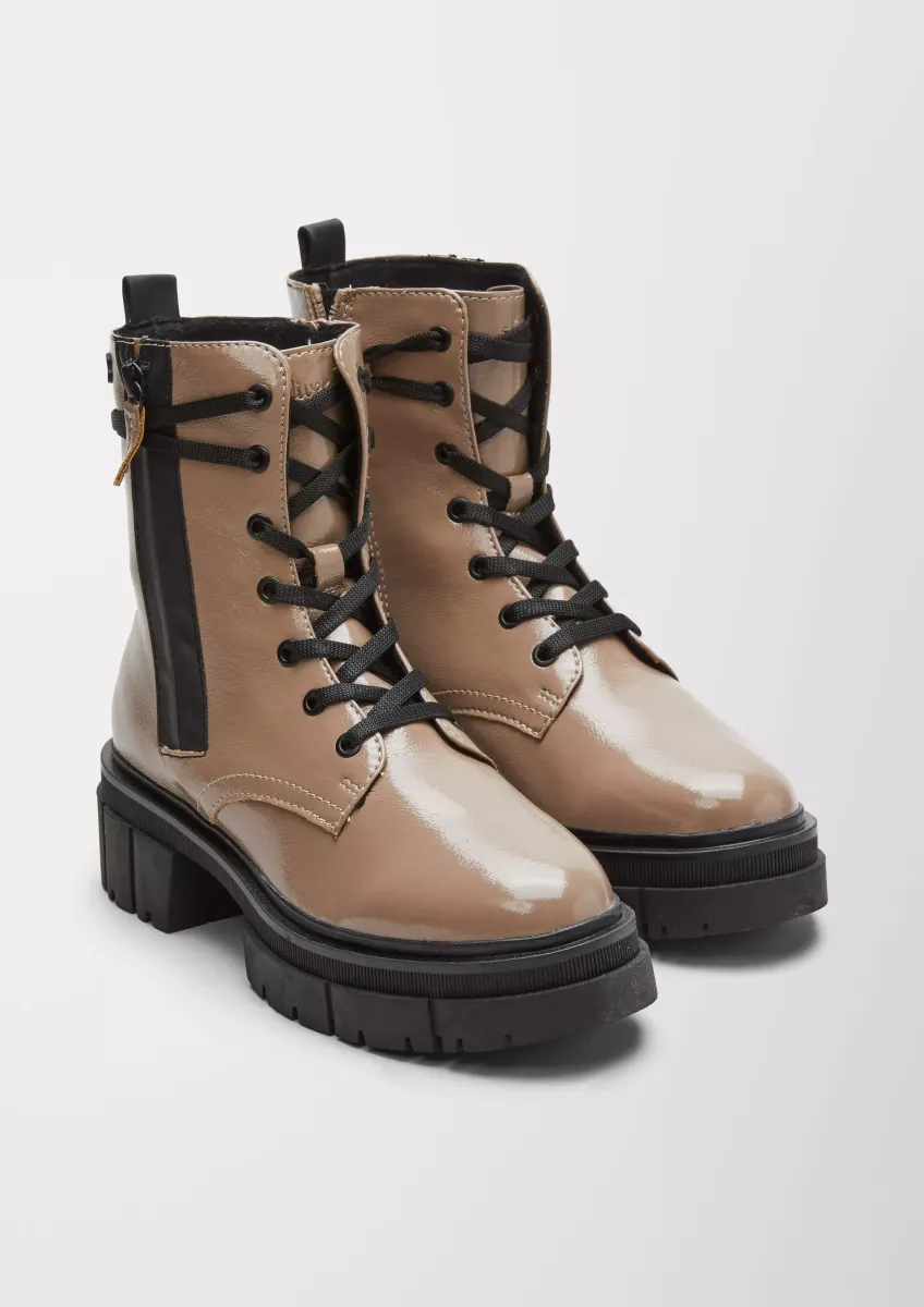 Boots in Lackleder-Optik