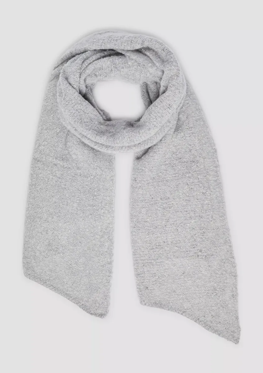 Bouclé-Schal mit abgeschrägten Enden