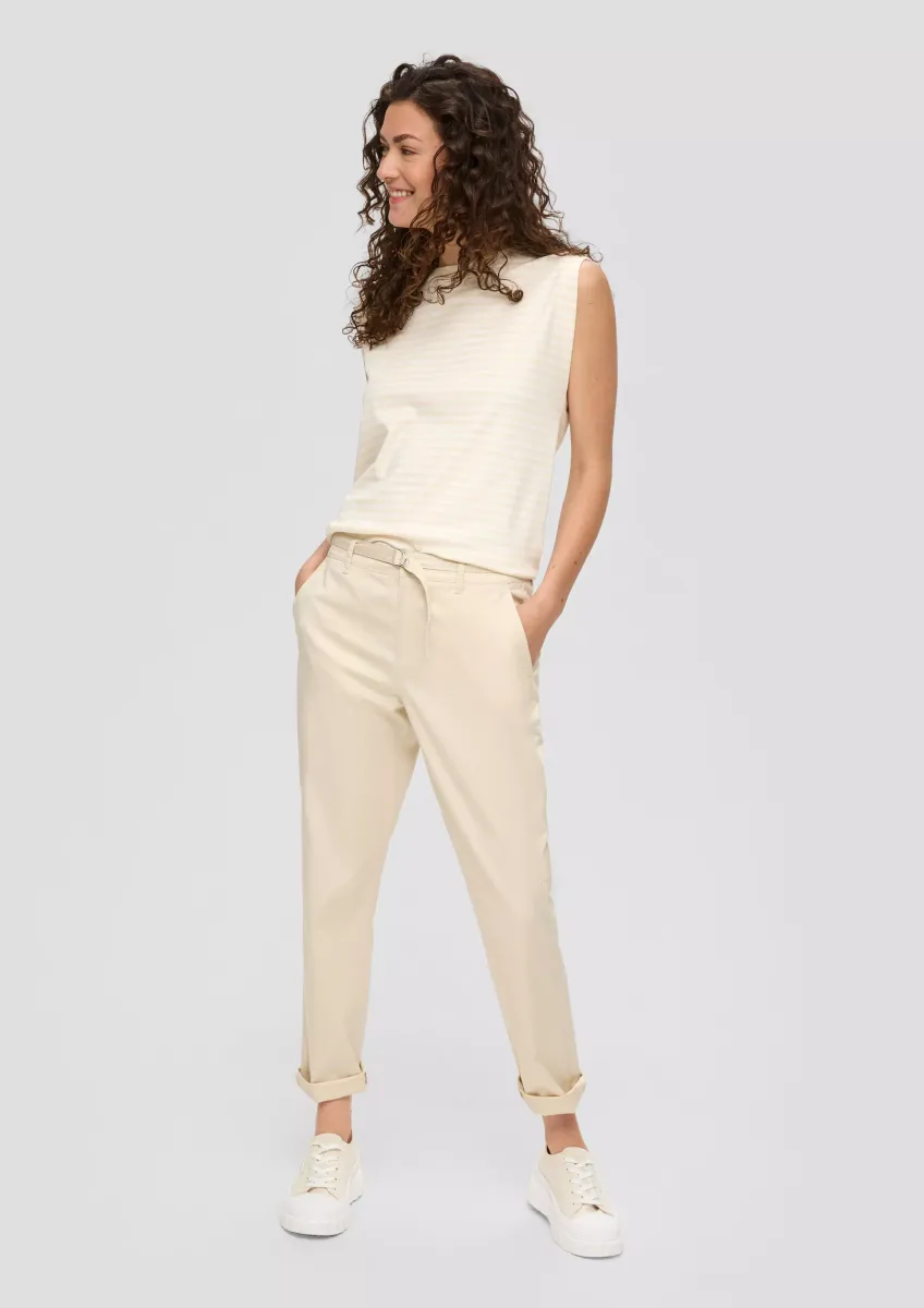 Chino mit Gürtel aus Baumwollstretch