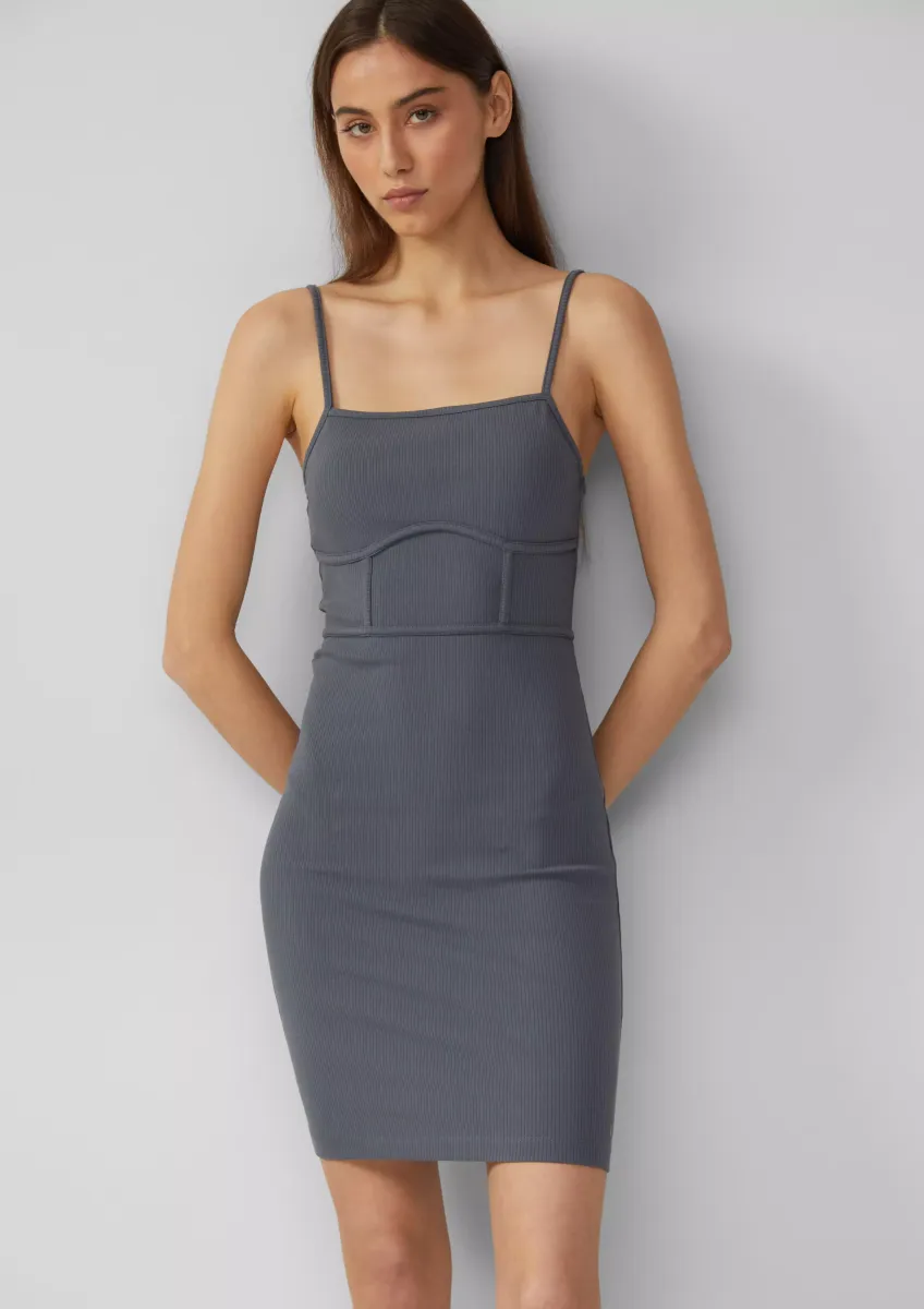 Elastisches Spaghettiträger-Kleid mit Nahtdetails ; QS x Vanessa Mai