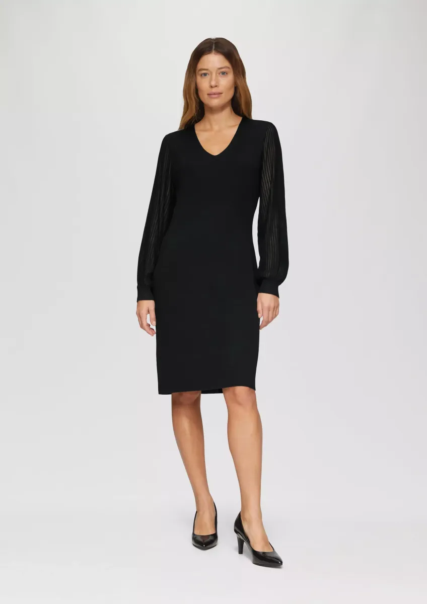 Feinstrick-Kleid mit semitransparenten Ärmeln