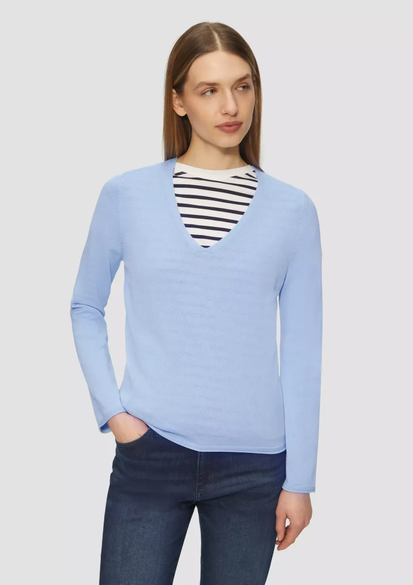 Feinstrickpullover mit V-Ausschnitt und Rollkante am Saum