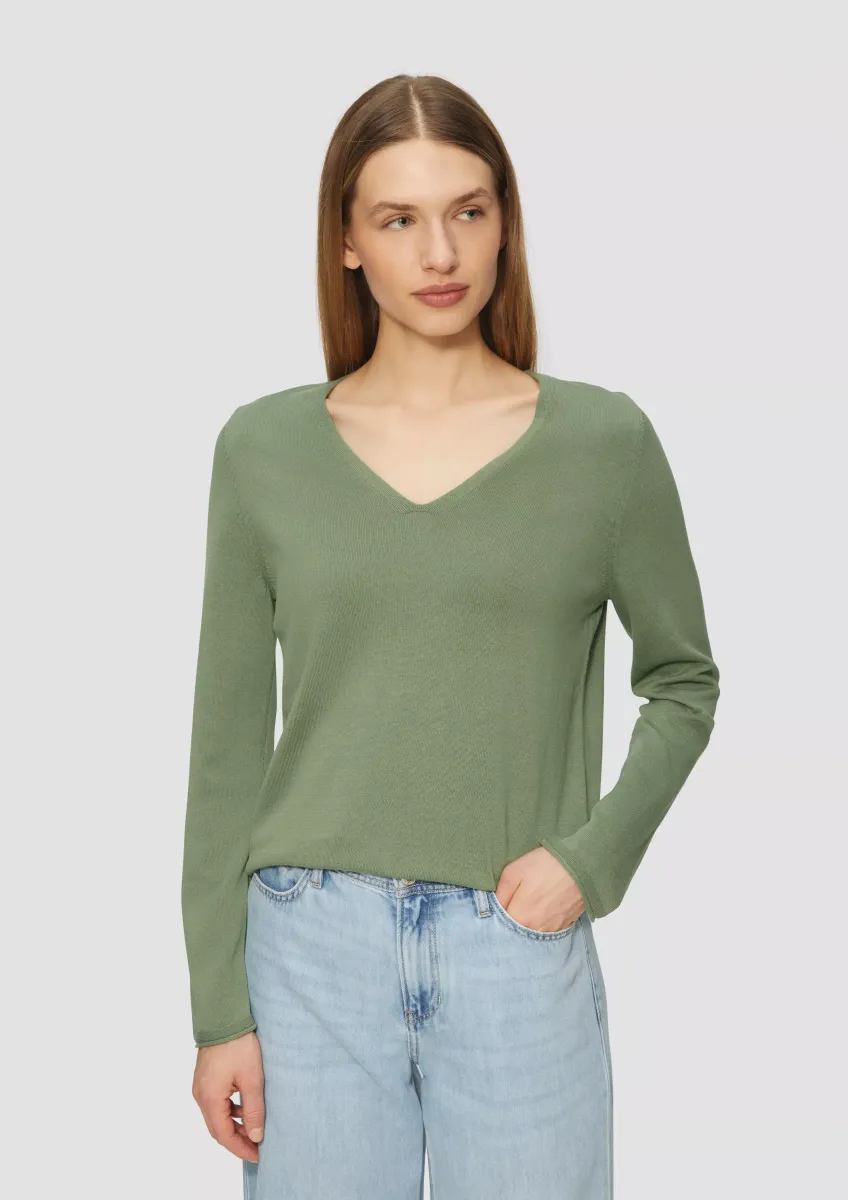 Feinstrickpullover mit V-Ausschnitt und Rollkante am Saum