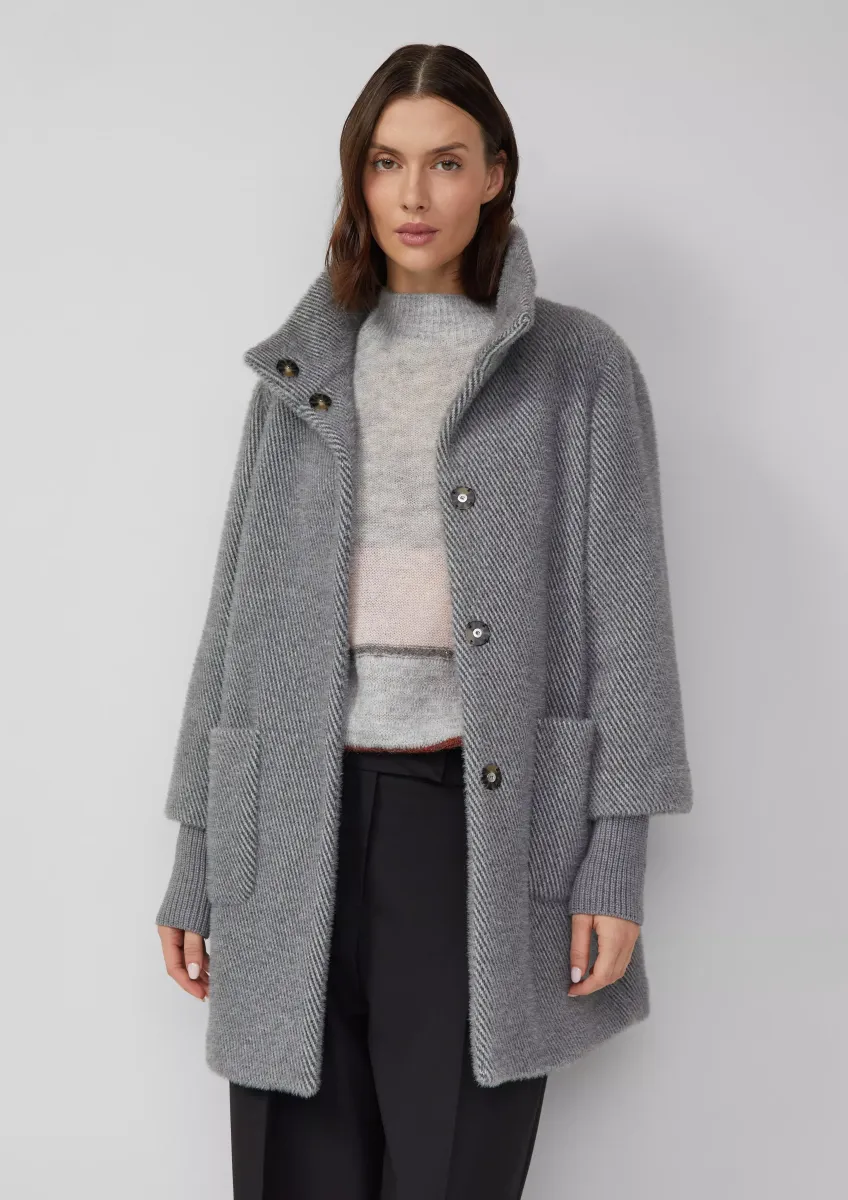 Flauschiger Mantel mit Stehkragen und Rippbündchen