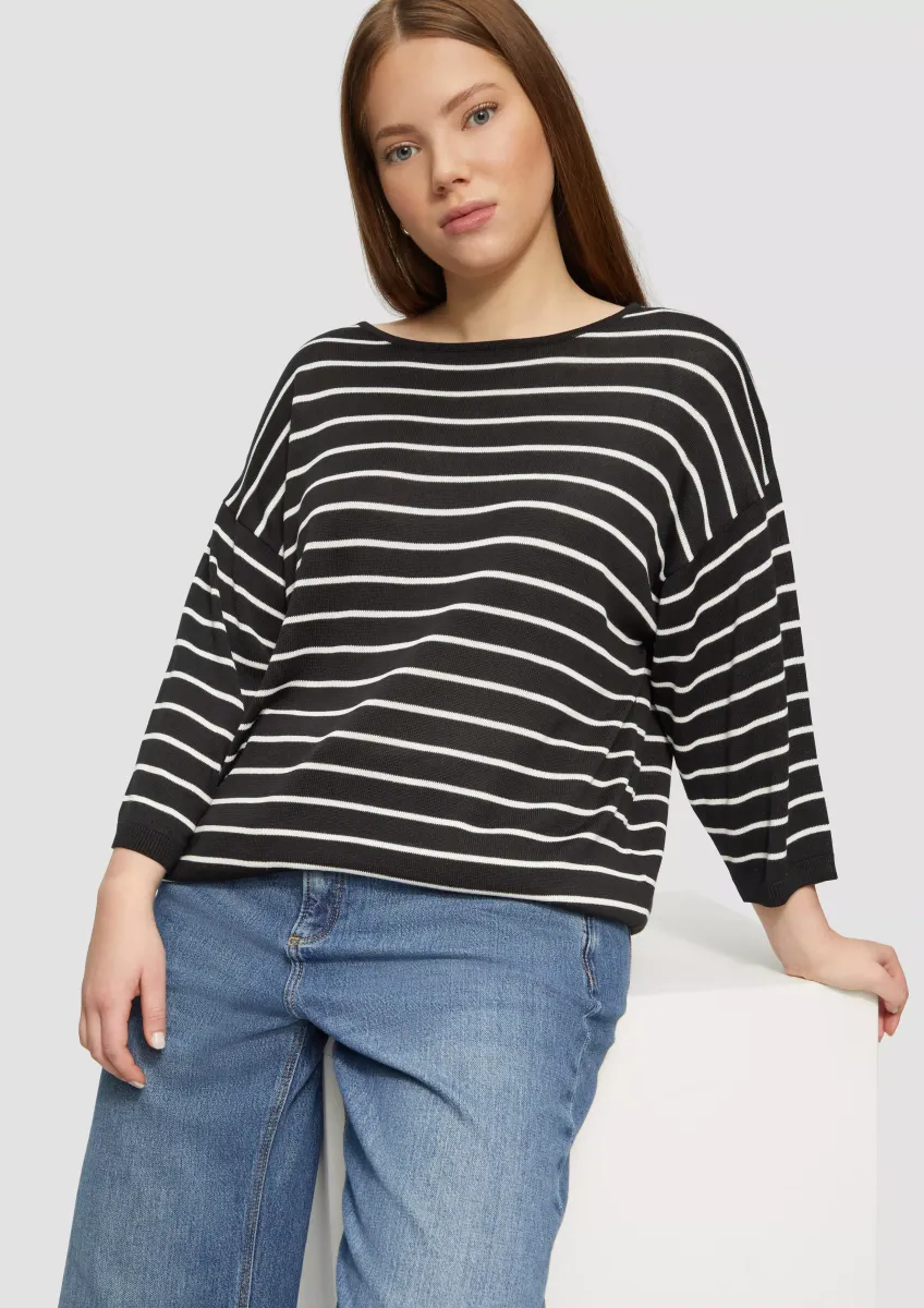 Geringelter Feinstrickpullover mit überschnittener Schulter