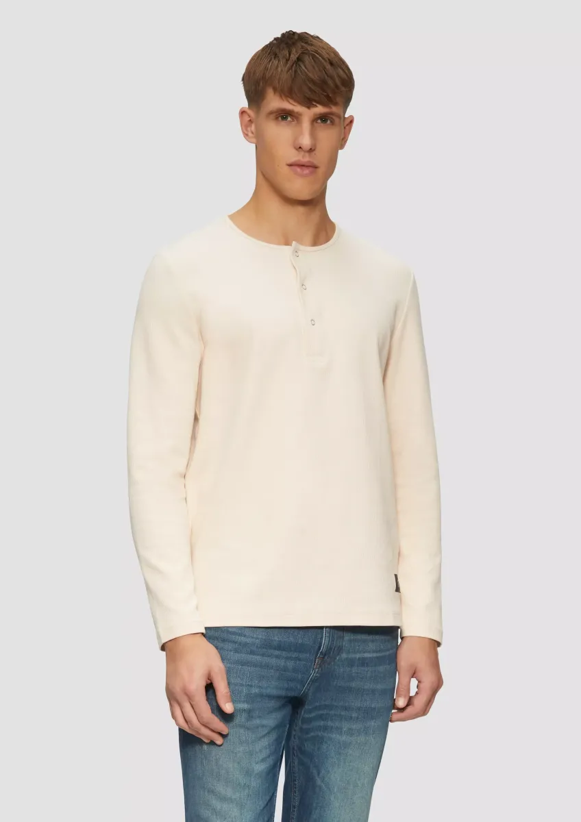 Geripptes Langarmshirt mit Henley-Ausschnitt