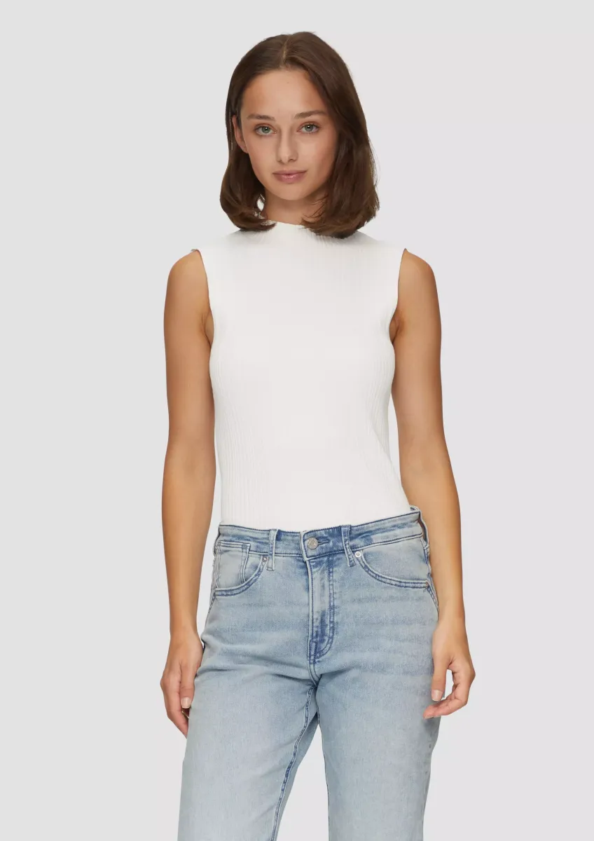 Geripptes Stricktop aus Viskosestretch