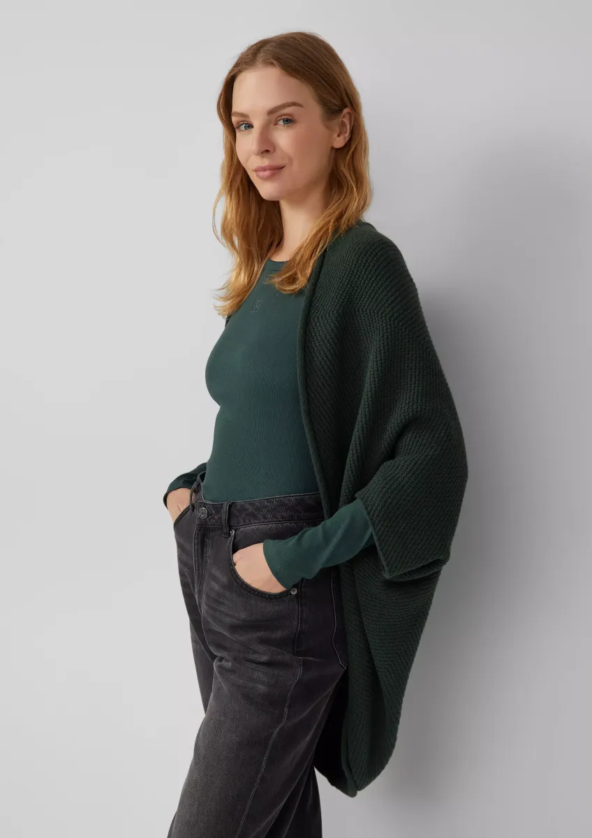 Gestrickter O-Shape-Poncho aus Baumwollmix