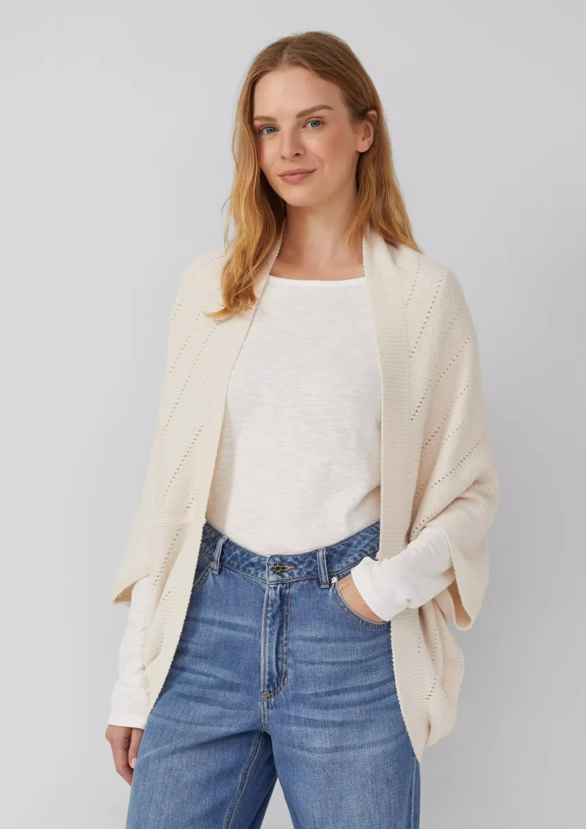 Gestrickter Poncho im O-Shape