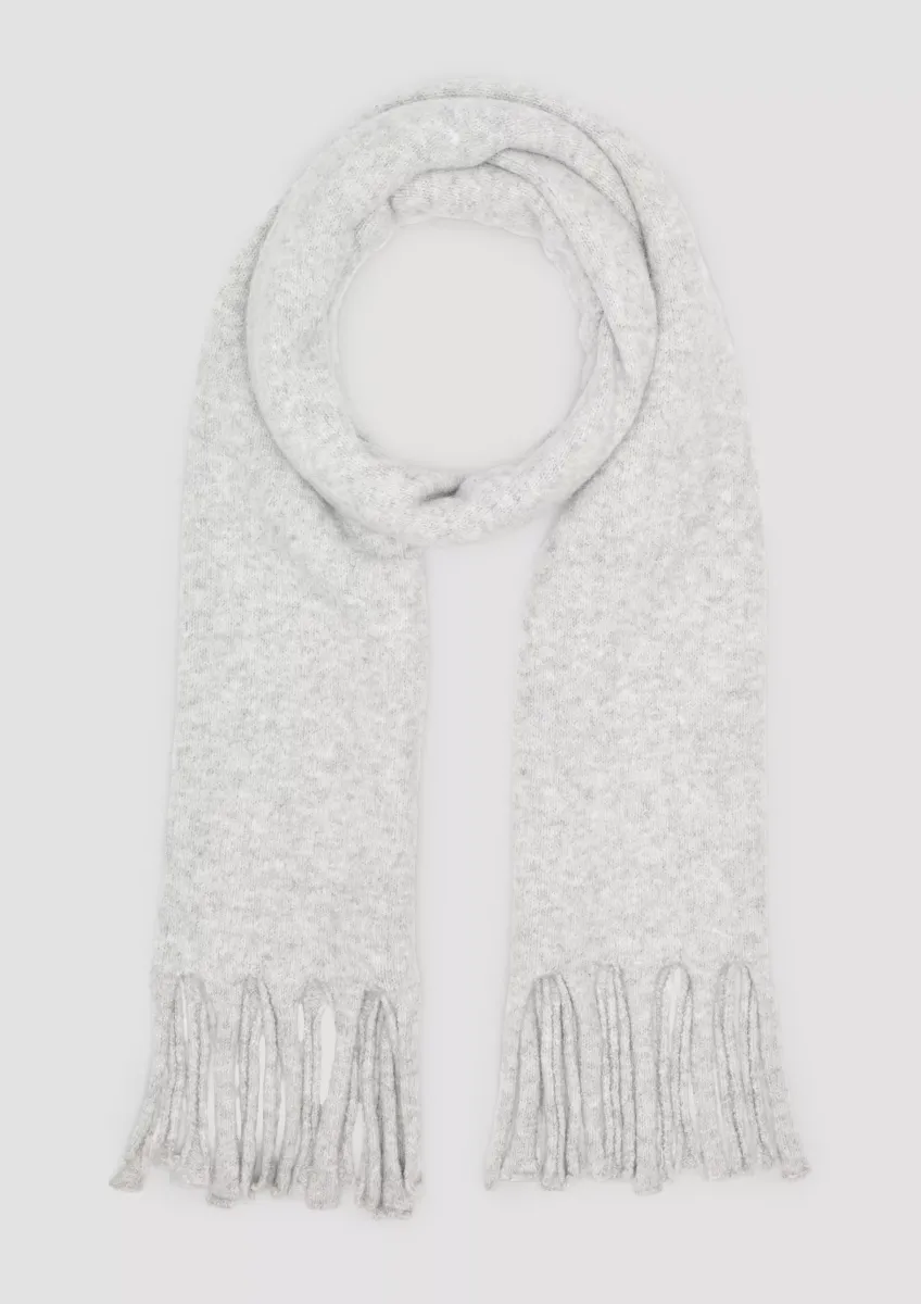 Gestrickter Schal mit Fransen