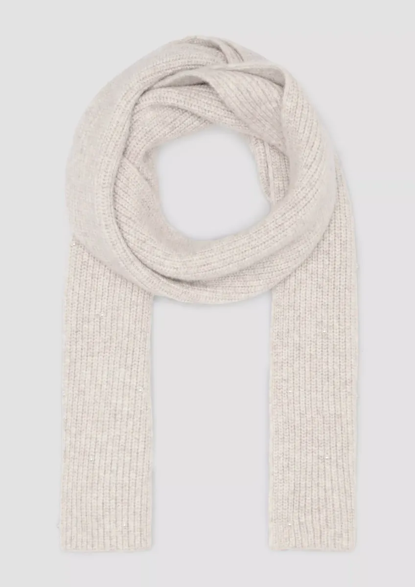 Gestrickter Schal mit Schmuckperlen
