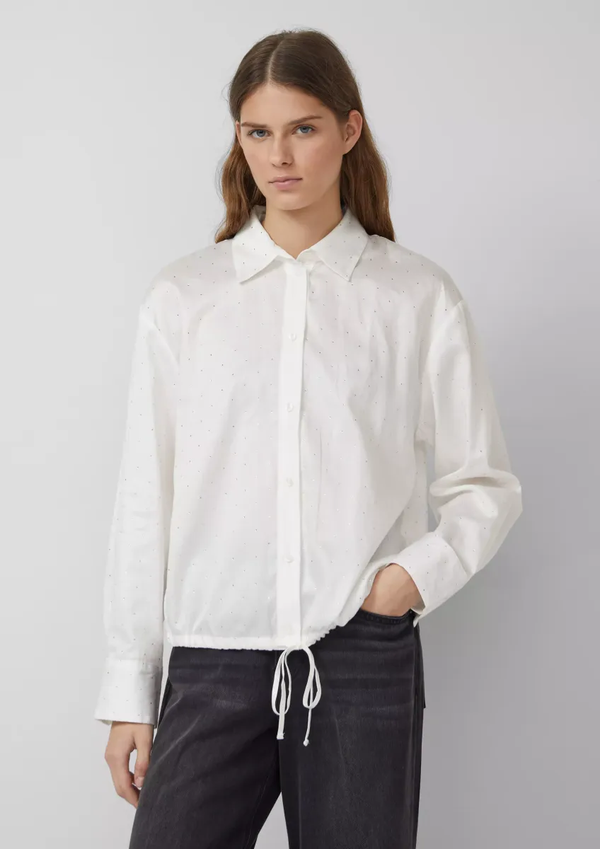 Hemdbluse mit Glitzersteinen und Schnürung am Saum