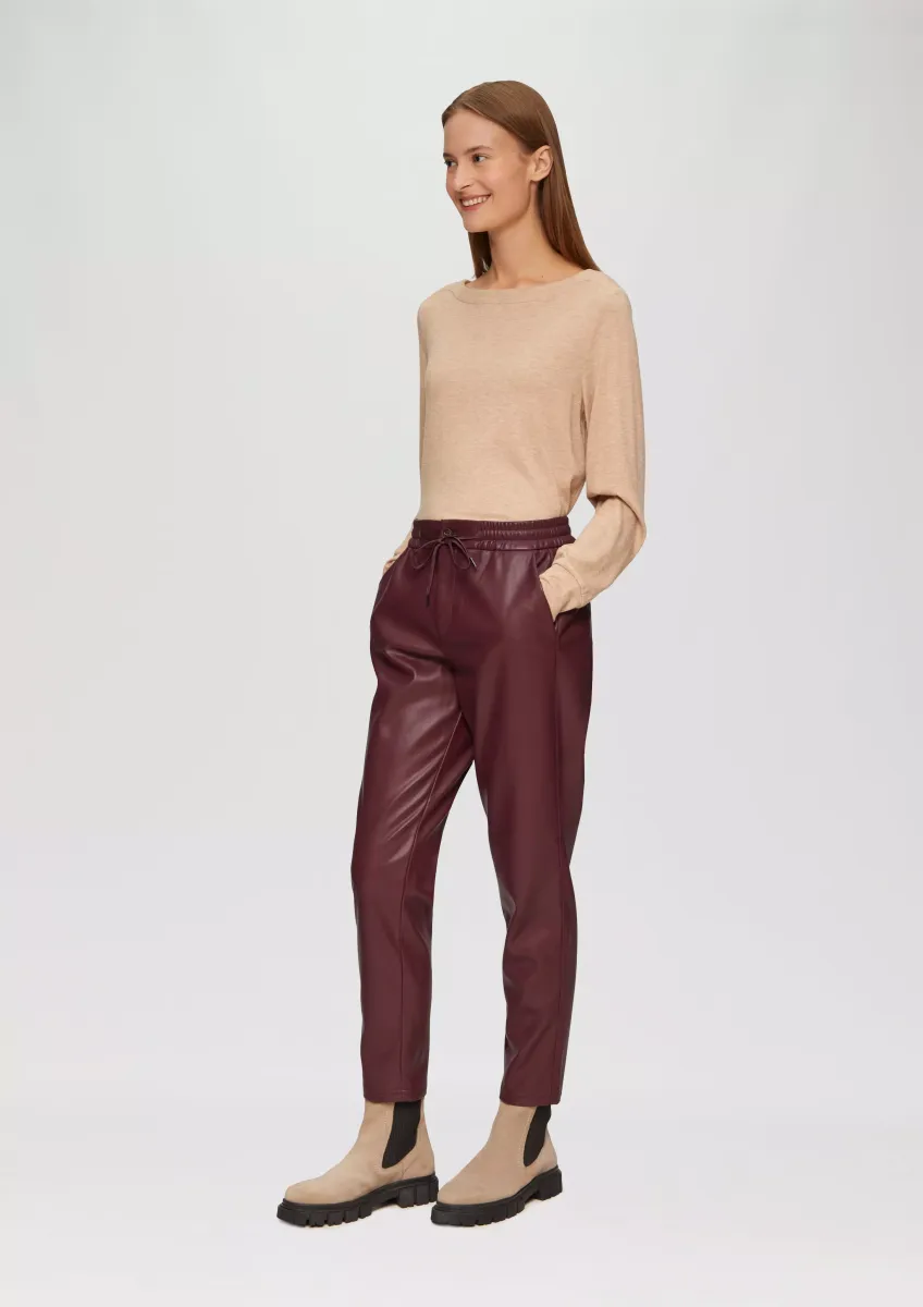 Jogpants aus Lederimitat