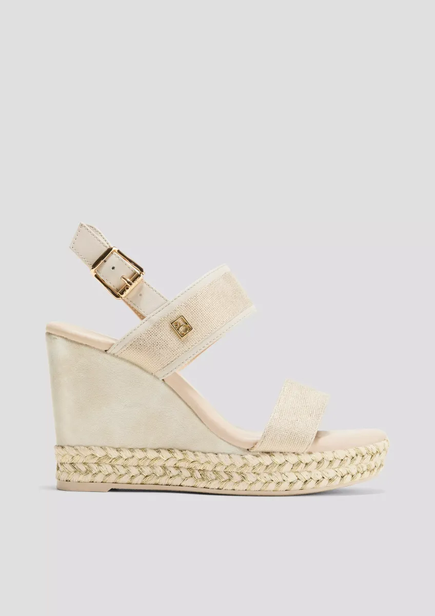 Keilsandalen in Metallic-Optik