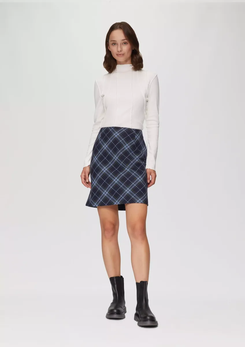 Kurzer Rock mit Web-Karo