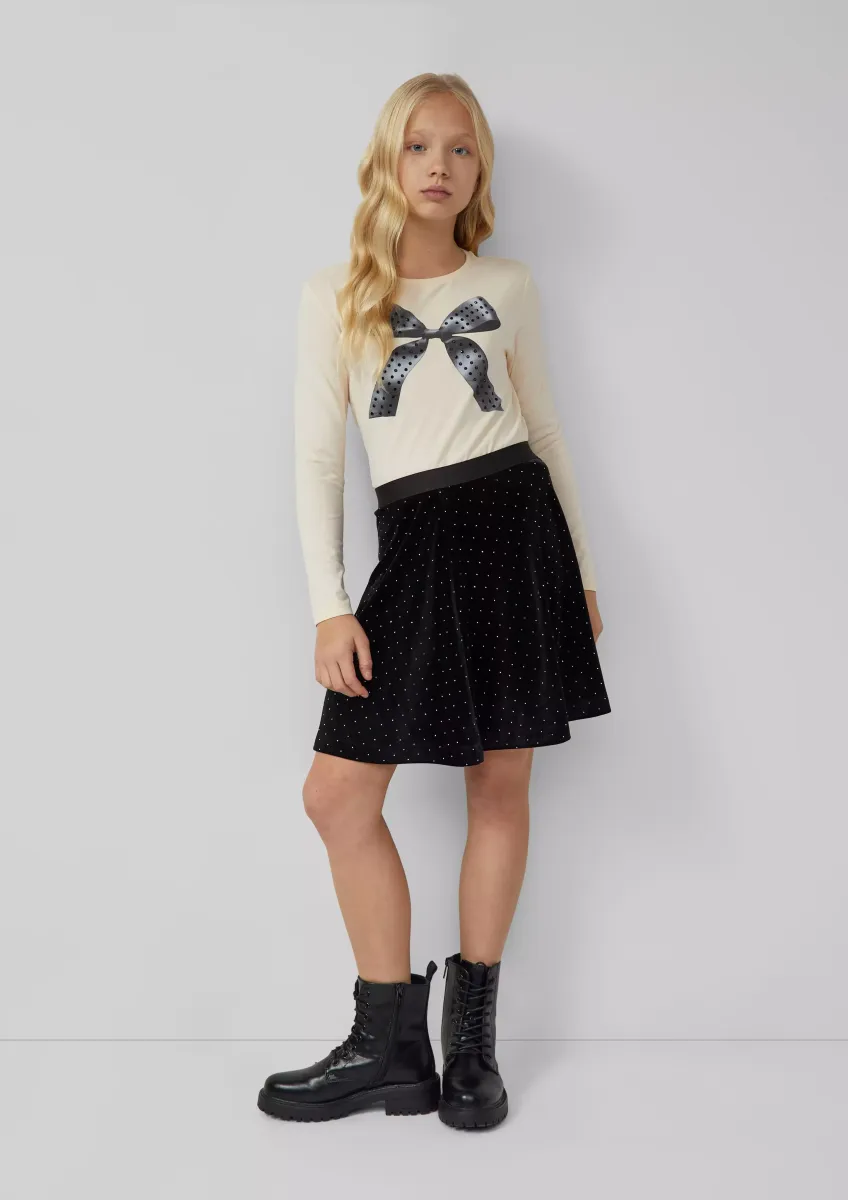 Kurzer Samt-Rock mit Glitzersteinen