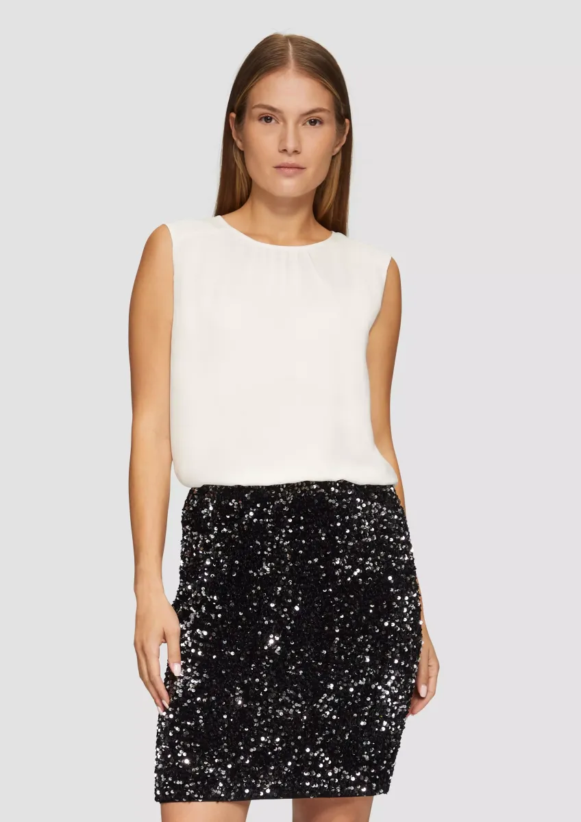 Kurzer Samtrock mit Paillettenbesatz