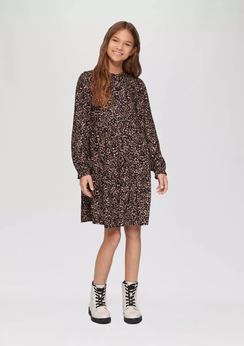 Kurzes Kleid im A-Shape