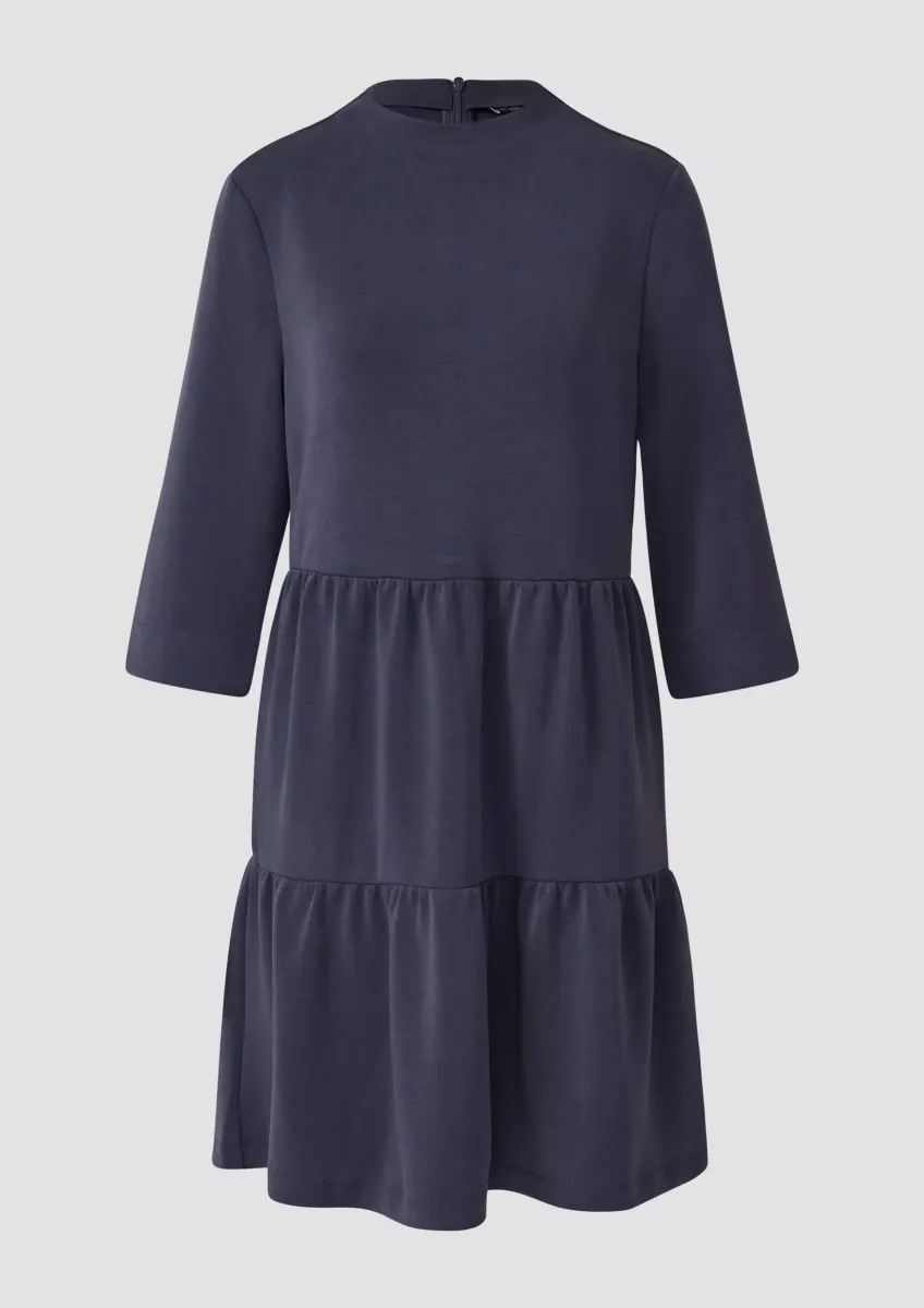 Kurzes Stufen-Kleid aus Scuba