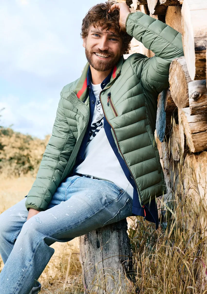 Leicht wattierte Steppjacke aus recyceltem Polyester ; 360° Circular Vision