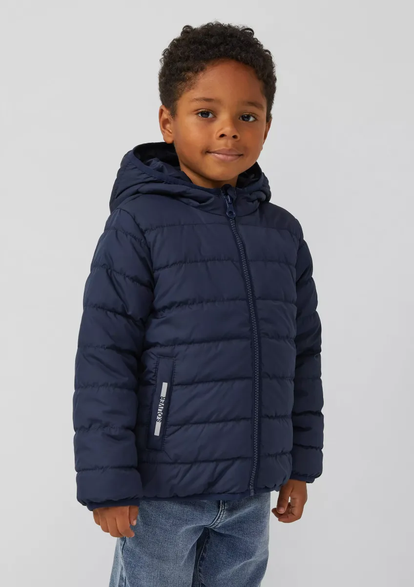 Leicht wattierte unisex Jacke mit fixierter Kapuze