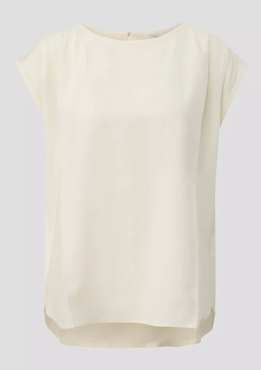 Lockere Viskosebluse mit Spitzeneinsatz