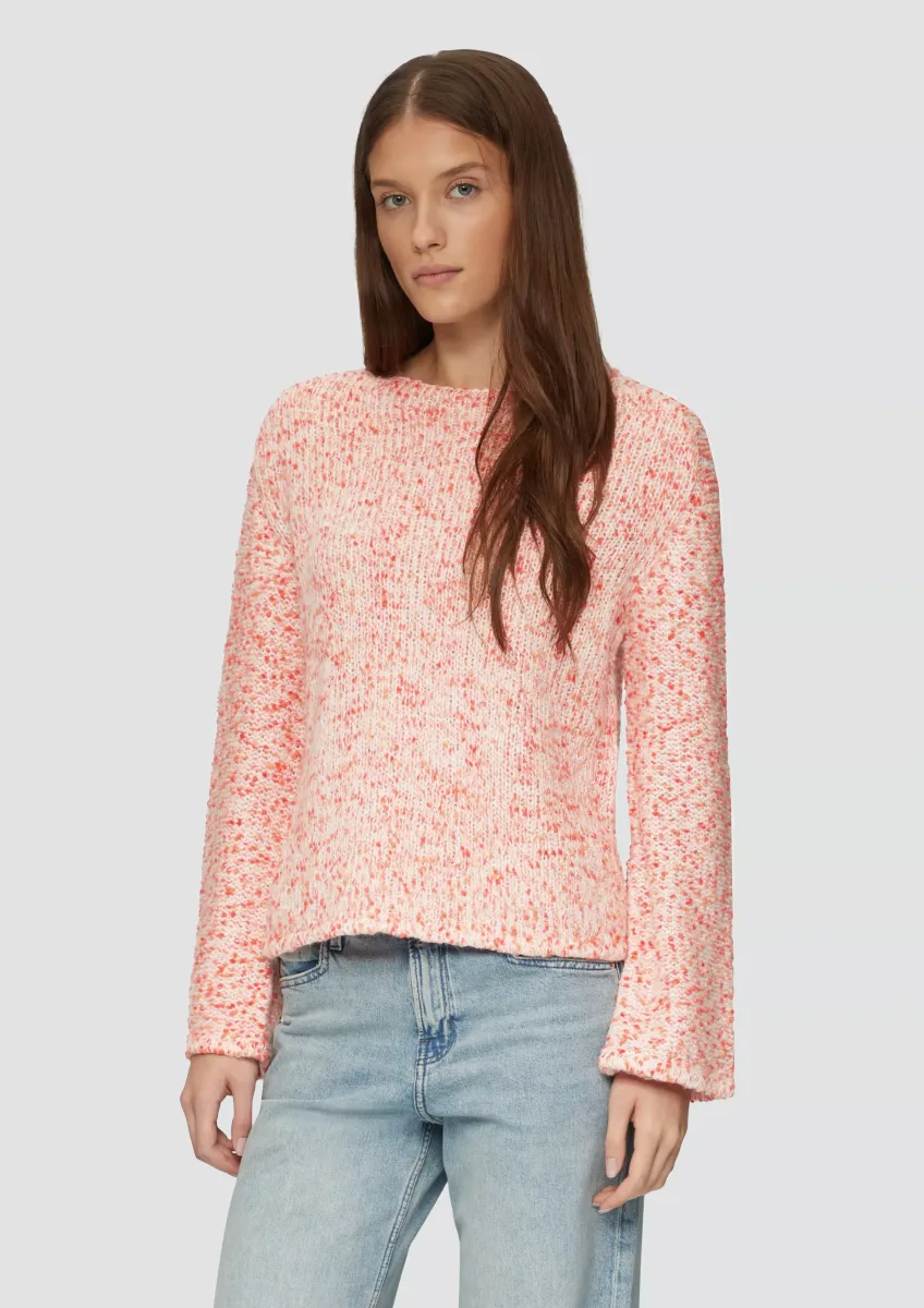 Melierter Strickpullover mit weiten Ärmeln