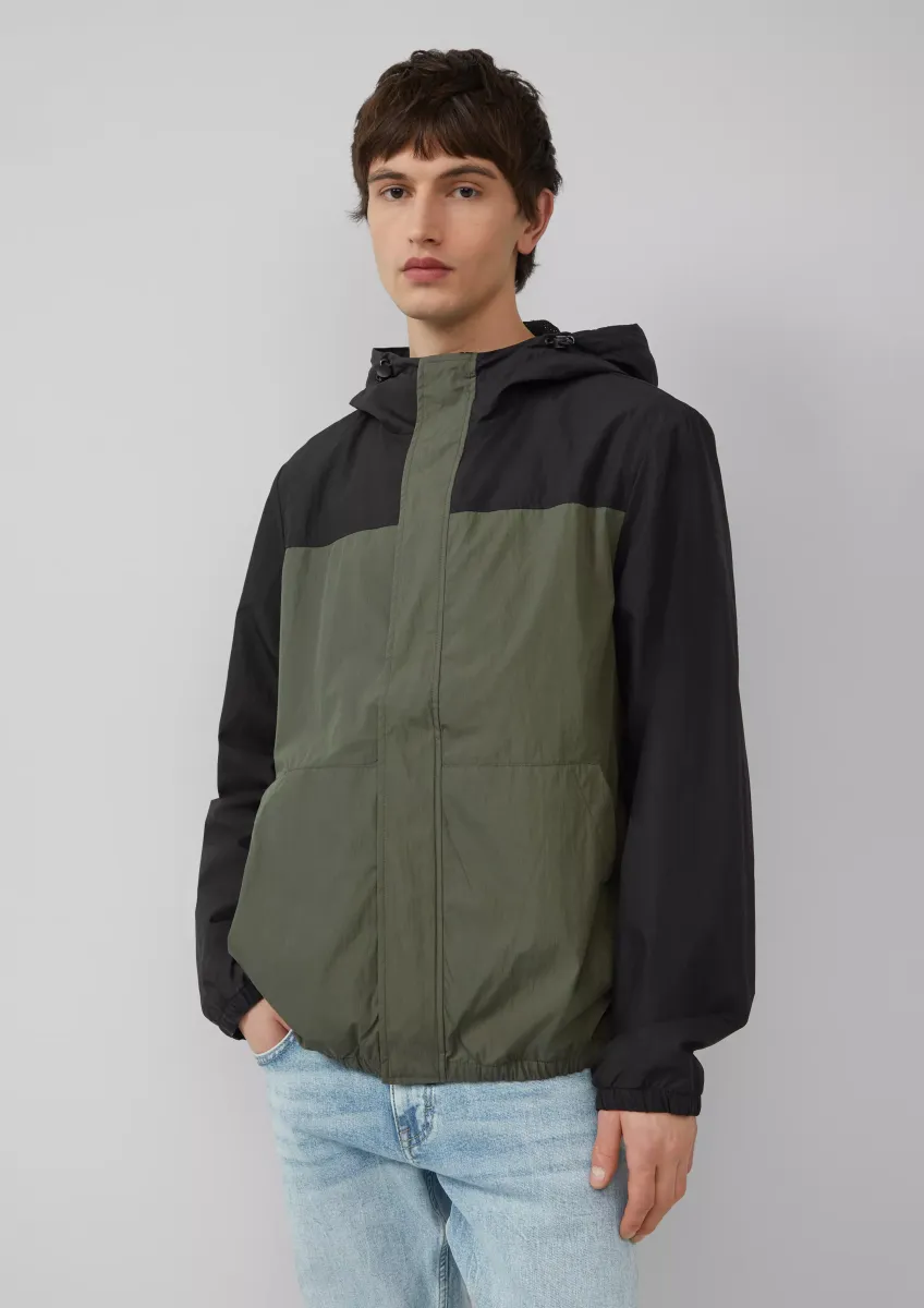 Packable Windbreaker mit Kapuze