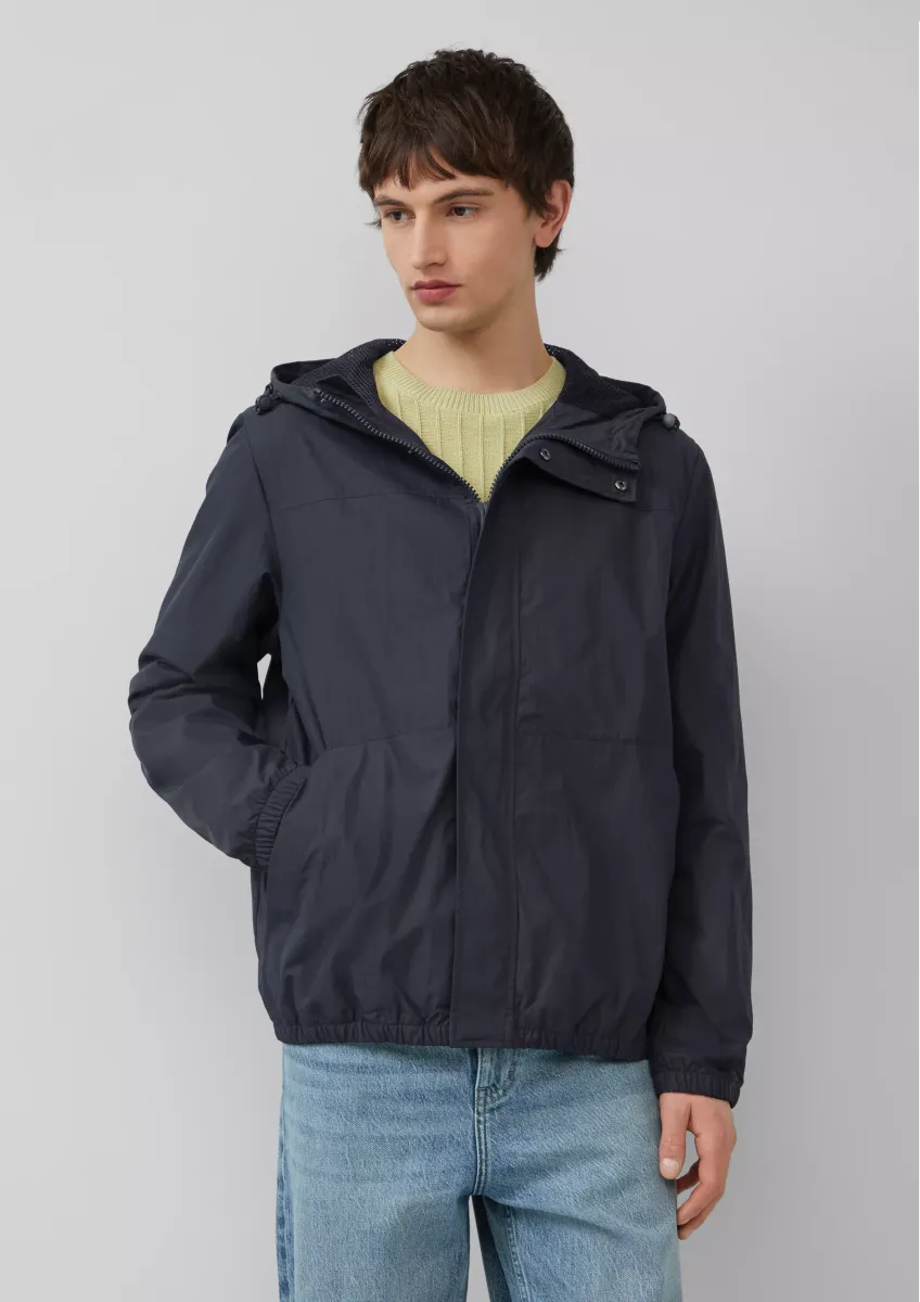 Packable Windbreaker mit Kapuze