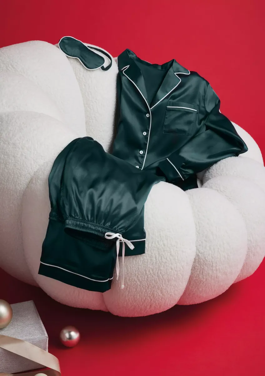 Pyjama in Satin-Optik mit zusätzlicher Schlafmaske