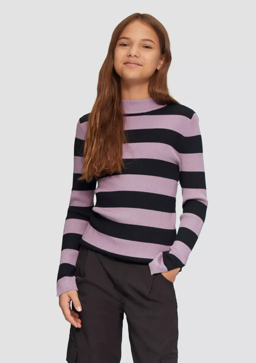 Rippstrickpullover mit Schlitz am Ärmel