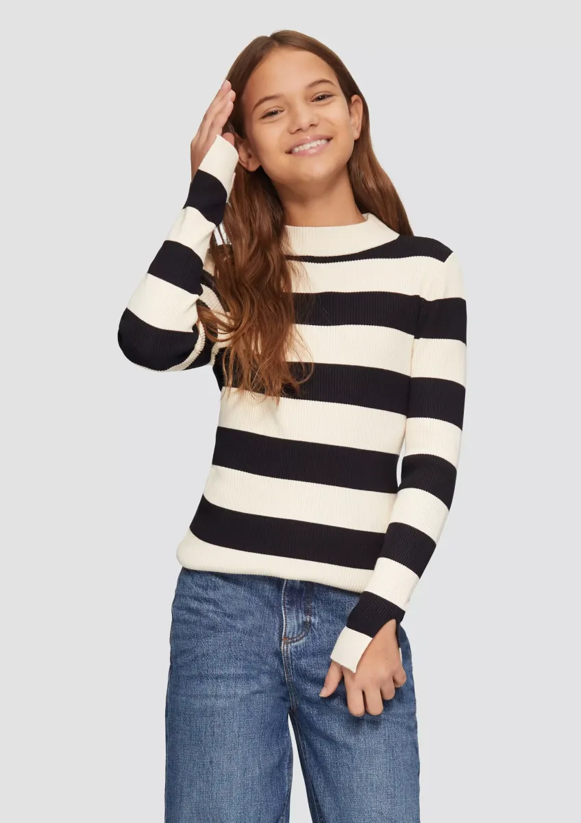 Rippstrickpullover mit Schlitz am Ärmel