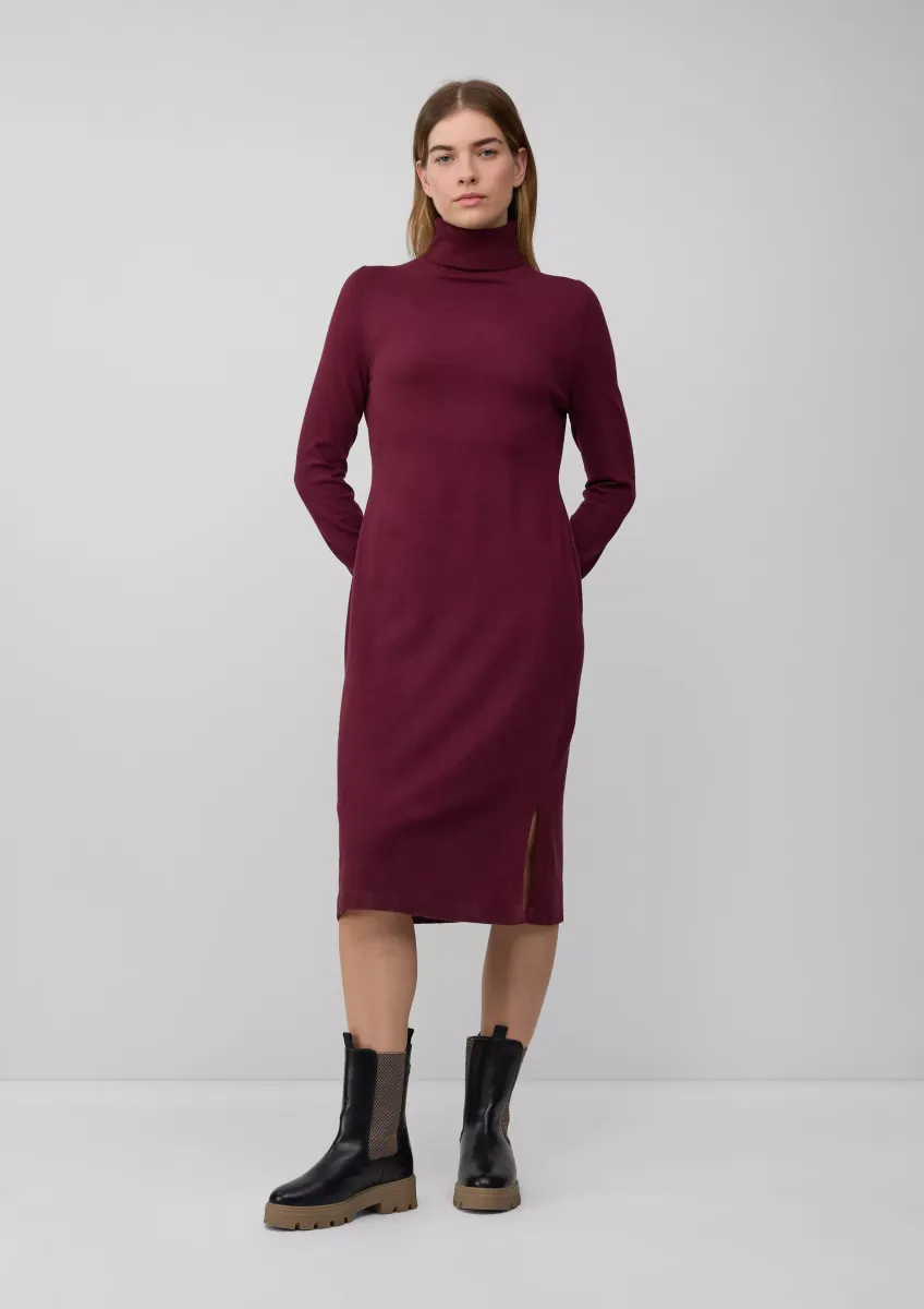 Rollkragen-Feinstrickkleid im Slim Fit aus Viskosemix