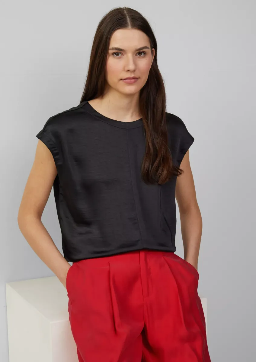 Satinshirt mit überschnittenen Schultern