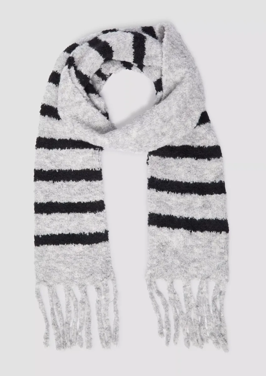 Schal in Bouclé-Optik mit Fransen