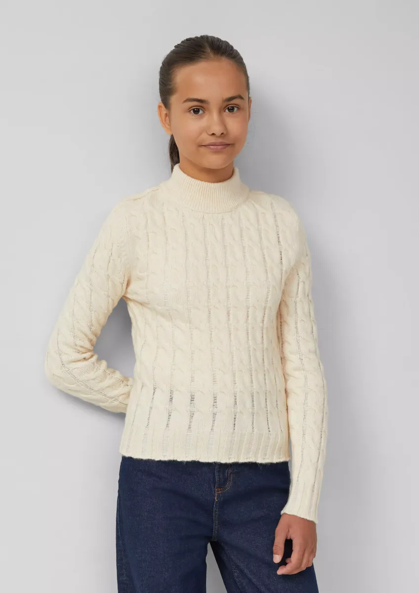 Schmaler Strickpullover mit Zopfmuster und Stehkragen