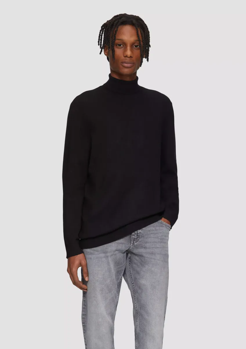Slim-Fit-Pullover mit Rollkragen