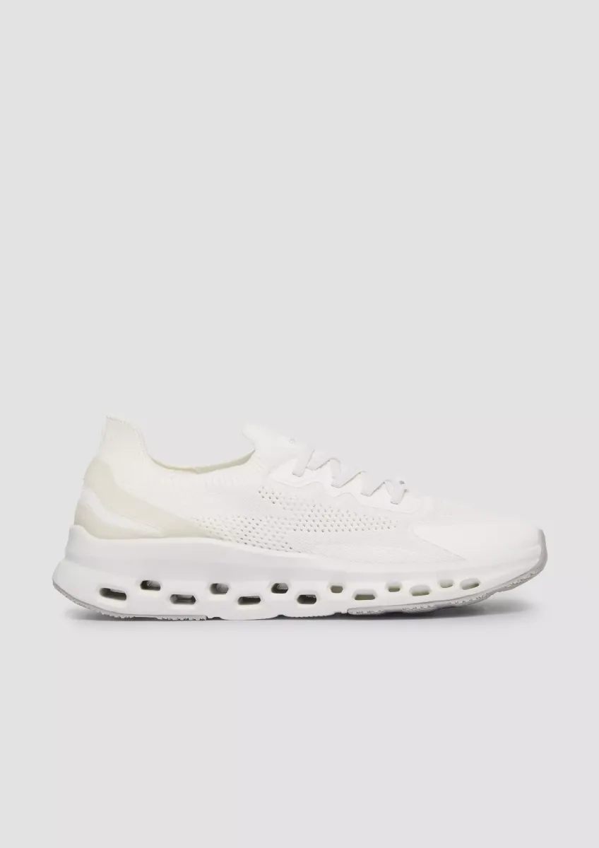 Slip-on-Sneaker mit markanter Sohle