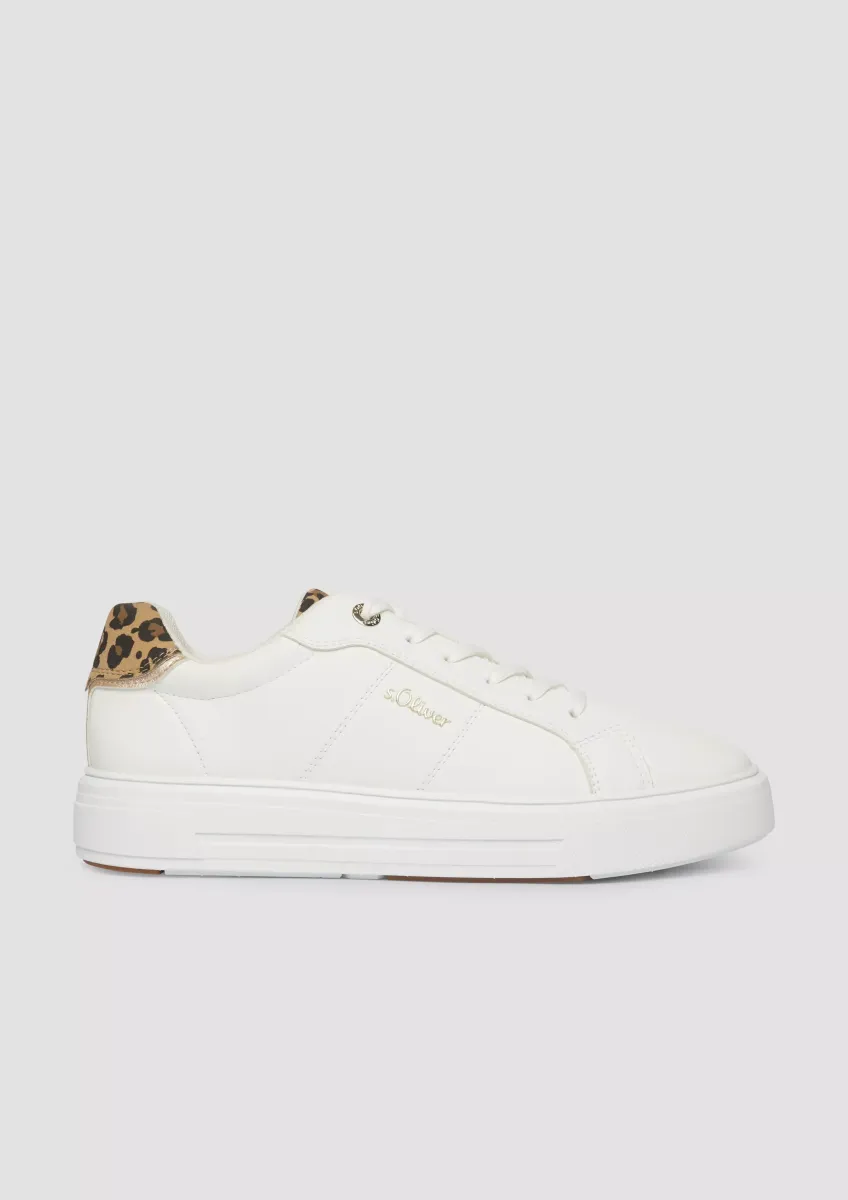 Sneaker in cleanem Design