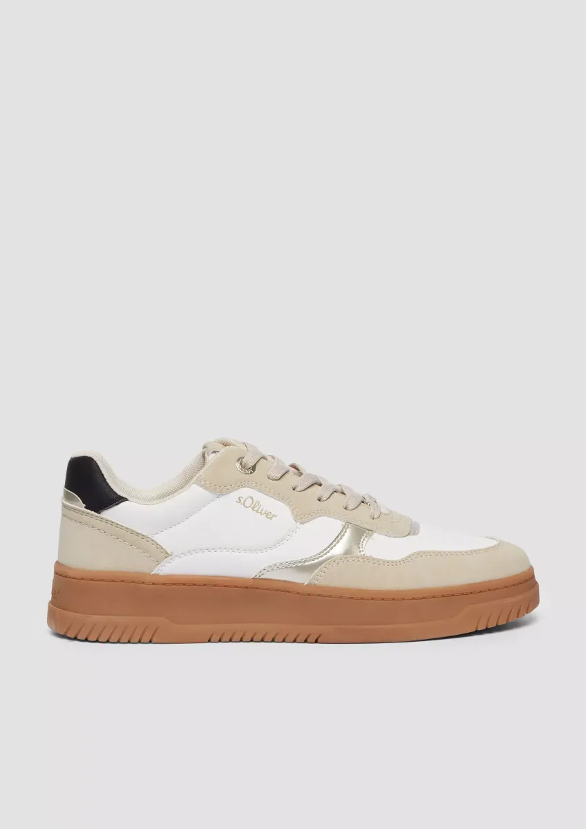 Sneaker mit Kontrast-Detail