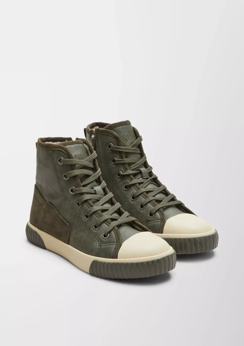 Sneaker mit Plüsch-Futter