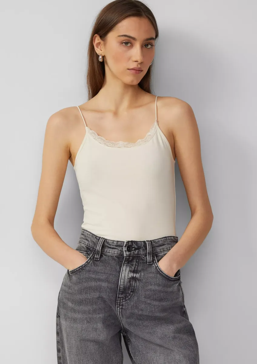 Spaghettiträgertop mit Spitzendetail