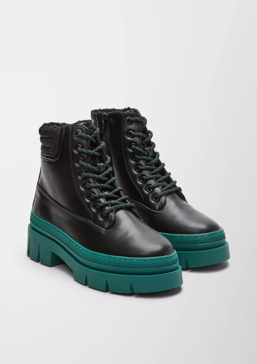 Stiefel mit Kontrast-Sohle