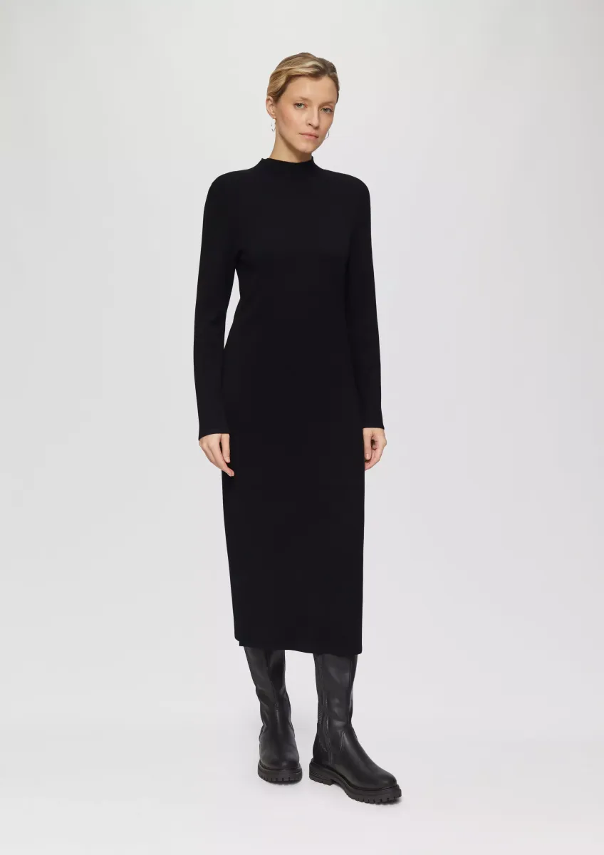 Strick-Kleid mit Stehkragen