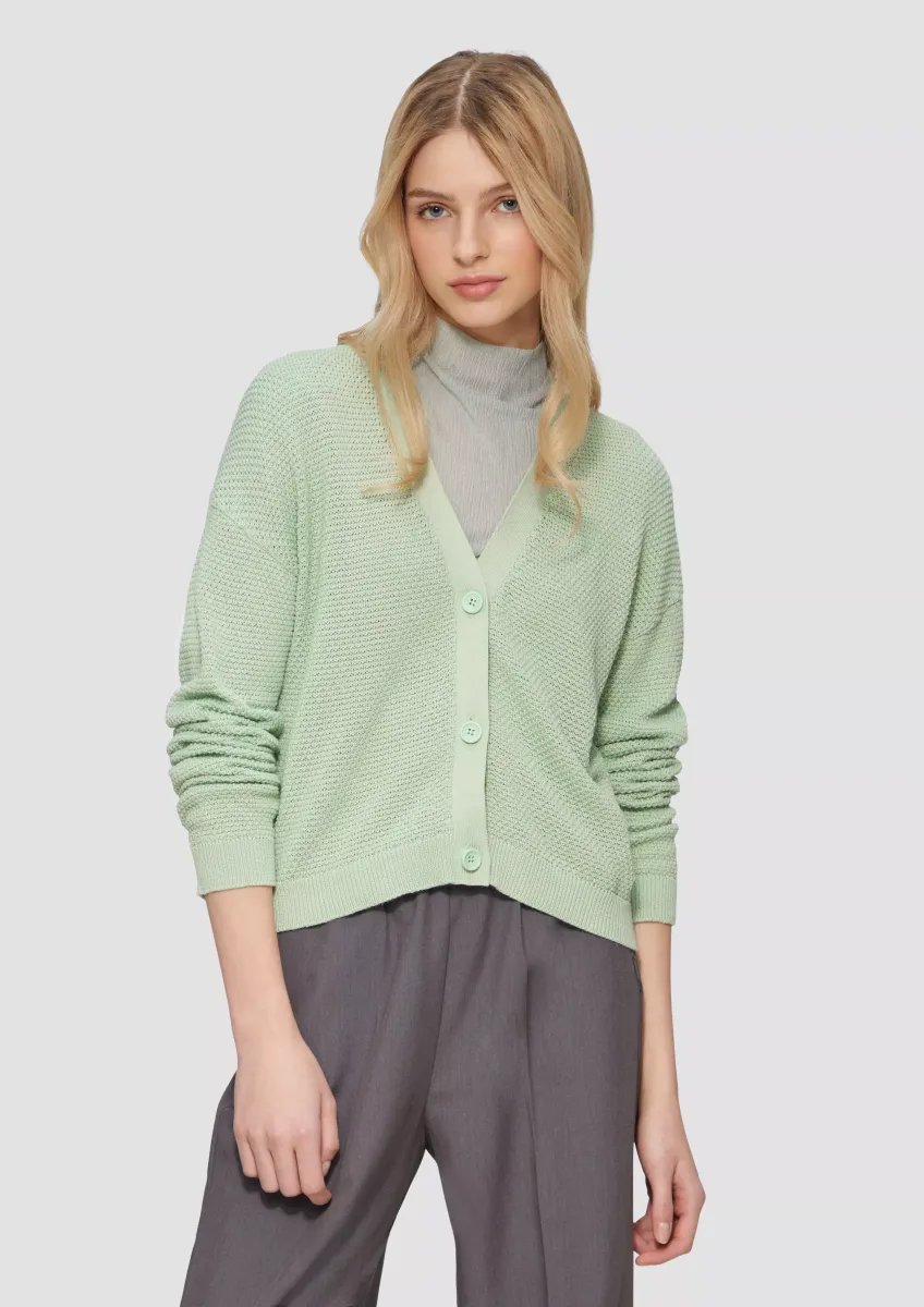 Strickjacke mit Strukturmuster und Knöpfen