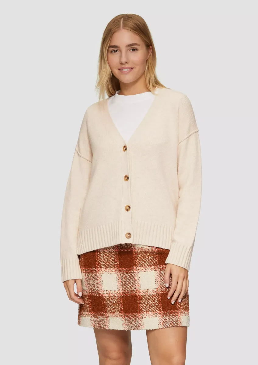 Strickjacke mit Ziernähten und Schlitz am Saum